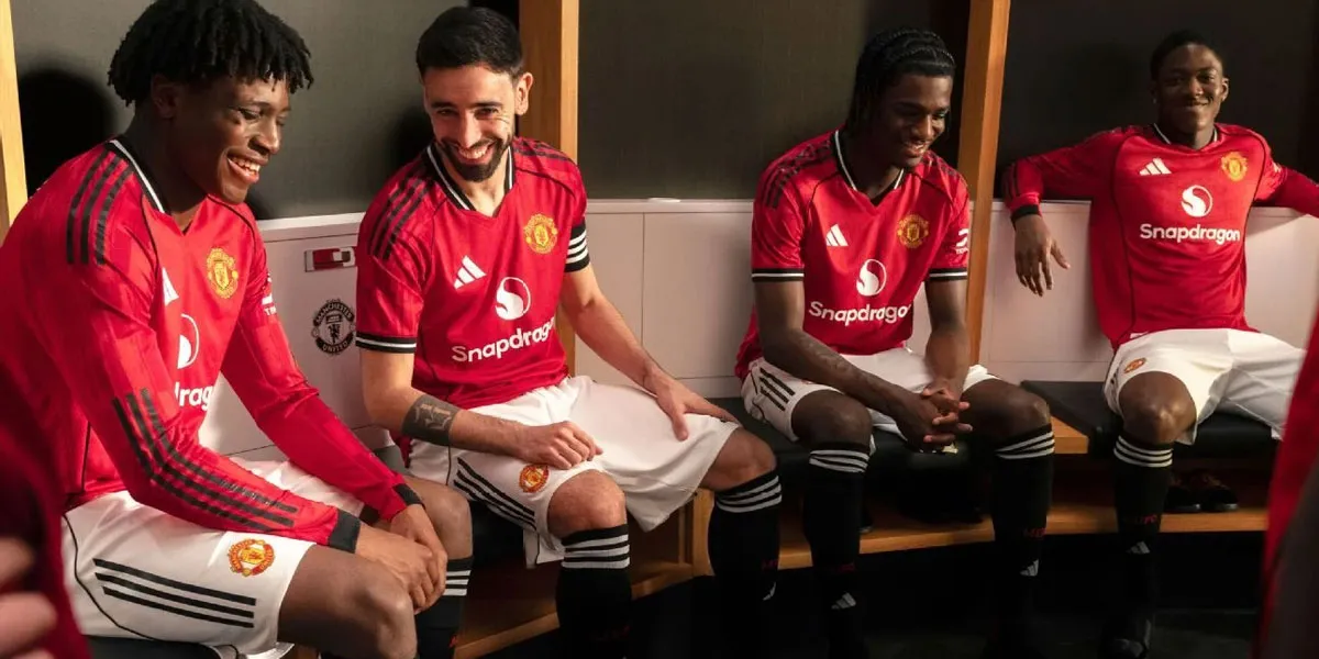 Manchester-United-Beri-Penghormatan-kepada-Old-Trafford-dengan-Seragam-Baru-2025-26